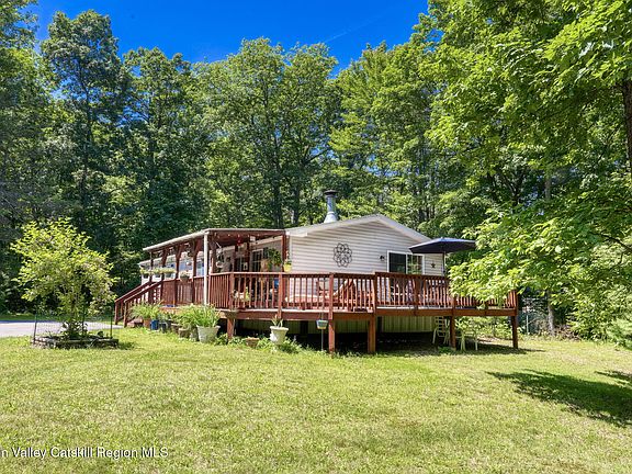 3rd image of 140 Gallis Hill Road