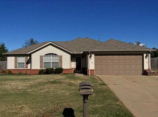 82 E Briarmeadow St, Farmington, AR 72730