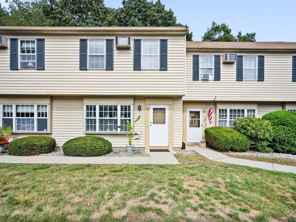 59 Founders Village #59, Clinton, CT 06413