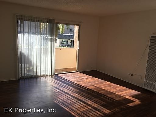 2nd image of 310 N Clementine St APT 6