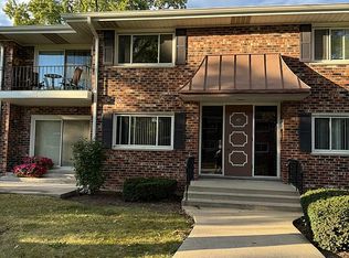 41 N Main St APT 21, Glen Ellyn, IL 60137