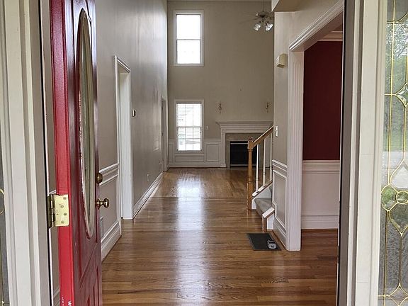 3rd image of 428 Gleneagles Way