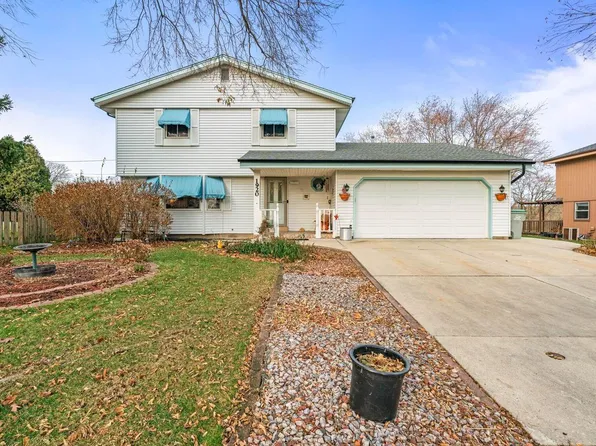 1920 West Goldcrest AVENUE, Milwaukee, WI 53221