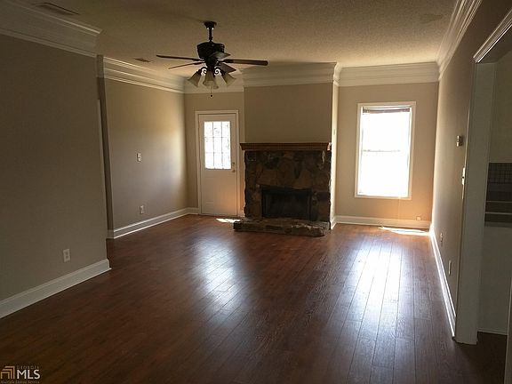 3rd image of 201 Cottonwood Ct