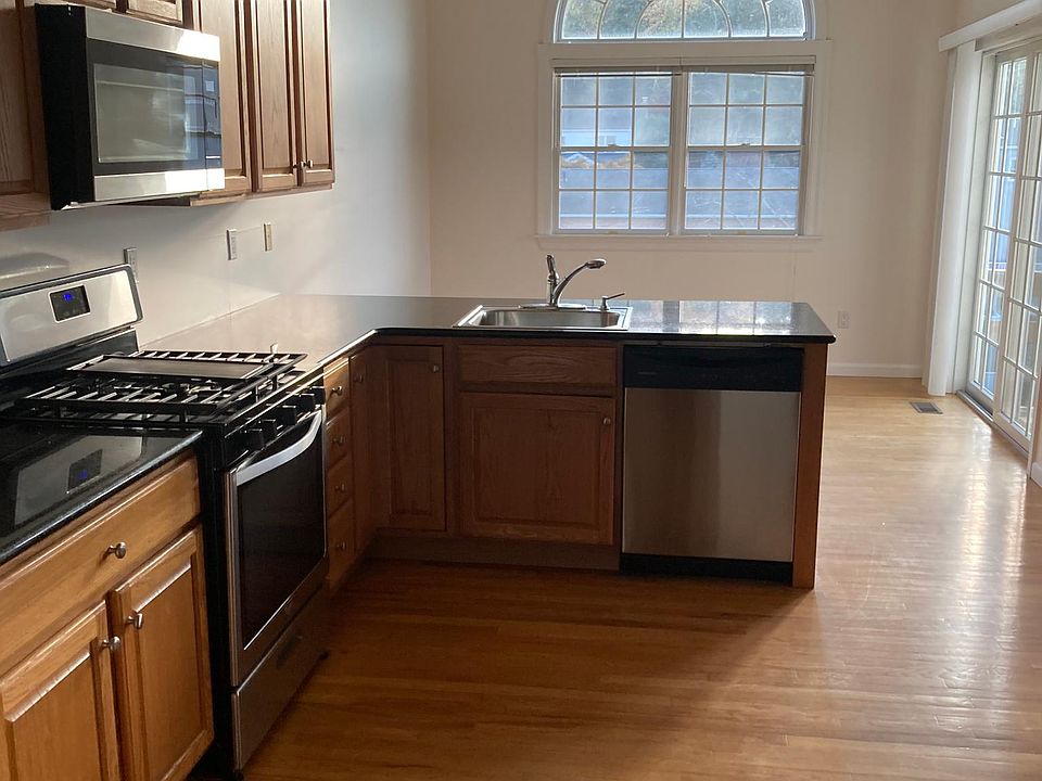 2nd image of 92 E Sunnyside Ln