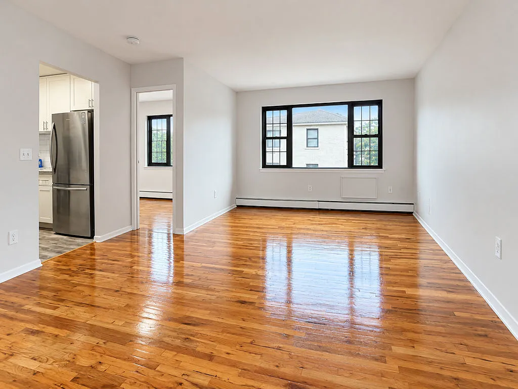 Apartment for Rent — Photo 2