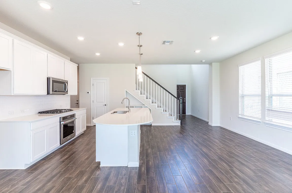 4 bed, 2103 sqft, $2,250 — Photo 3