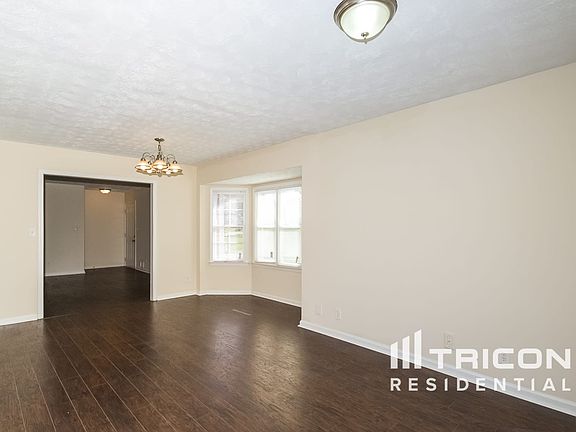 4th image of 210 Southmoor Cir