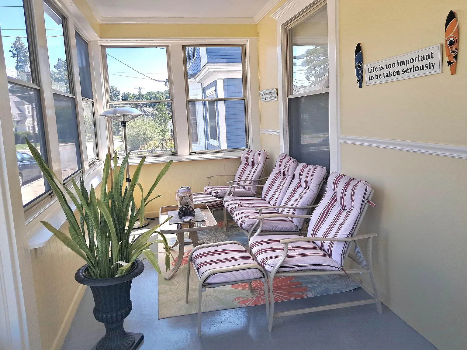 3 bed, 1.0 bath, 1292 sqft, $2,400 — Photo 3