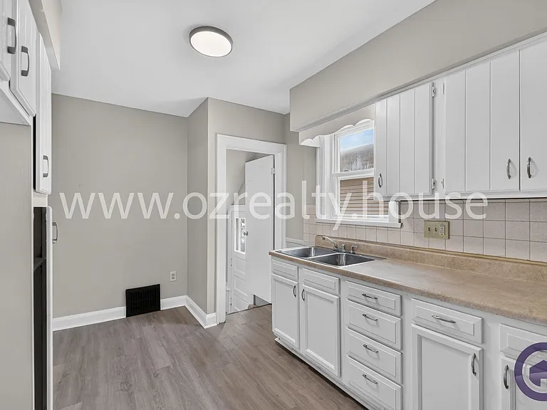 2034 Berkshire Pl — Photo 10