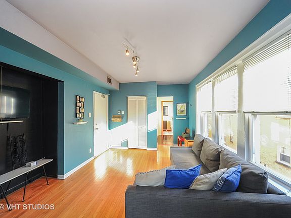 5th image of 4240 N Clarendon Ave APT 415N