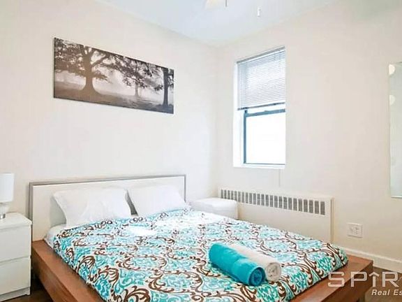 5th image of 214 E 50th St
