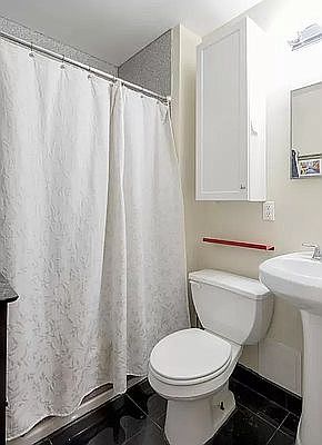 4th image of 156 W 20th St APT 2a