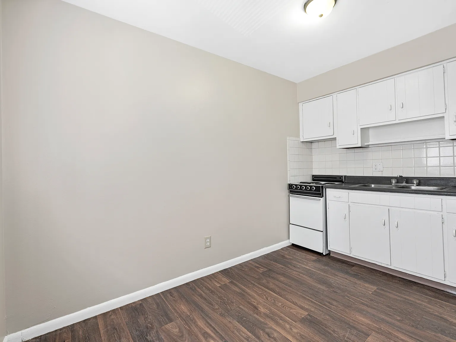 Evergreen Apartment — Photo 3