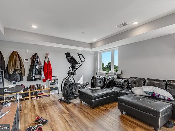 2nd image of 3965 Lancaster Ave #304