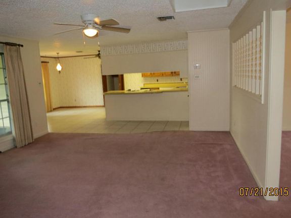 5th image of 206 W Bonaire Dr