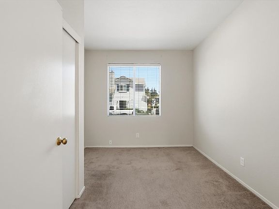 3rd image of 9386 Laguna Pointe Way