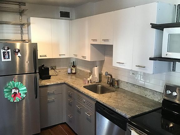 3rd image of 1355 N Sandburg Ter APT 1008