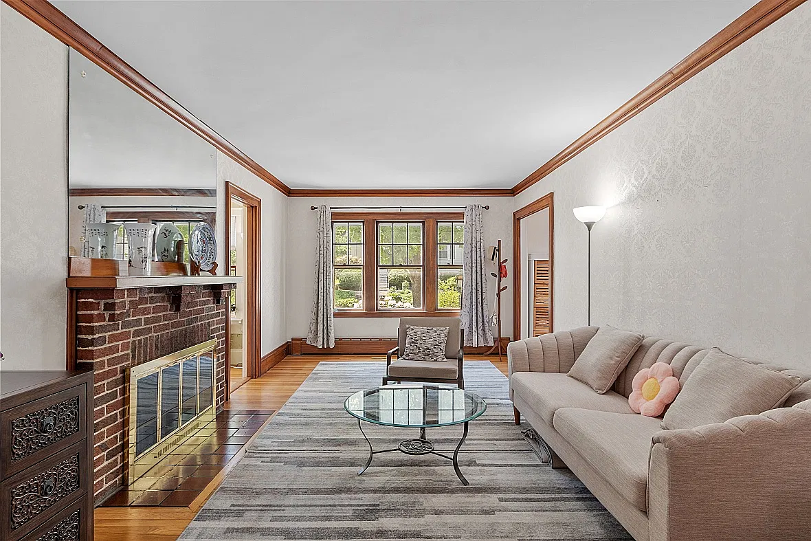 4 bed, 2558 sqft, $7,200 — Photo 3