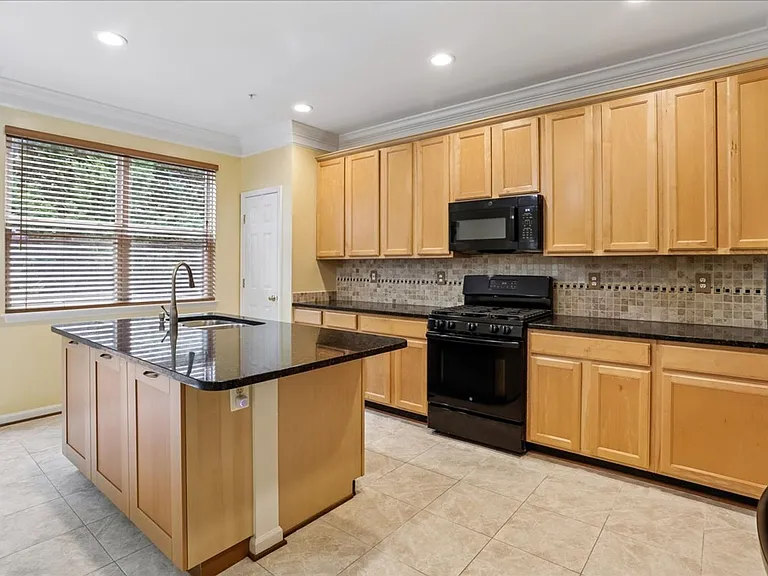 2943 Saint Helen Cir — Photo 14