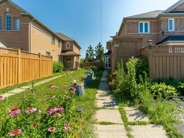 43 Morningmist St, Brampton, ON L6R 2A6