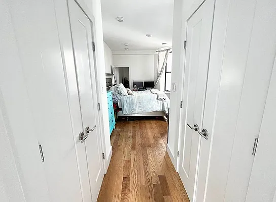 Rented by EastMount Realty LLC | media 8