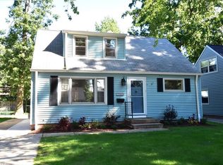 23920 Knickerbocker Rd, Bay Village, OH 44140