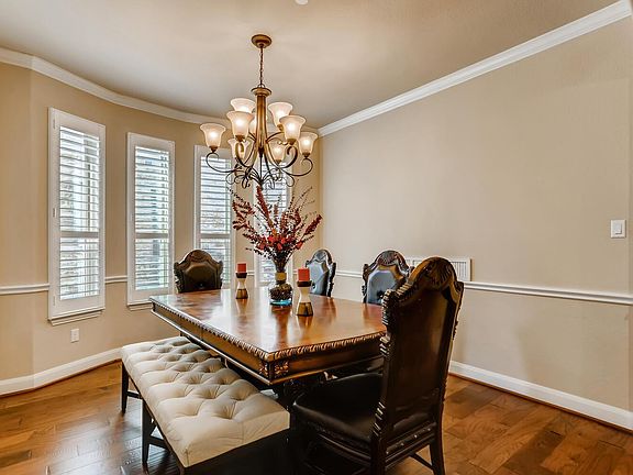 2nd image of 304 Maxwell Way