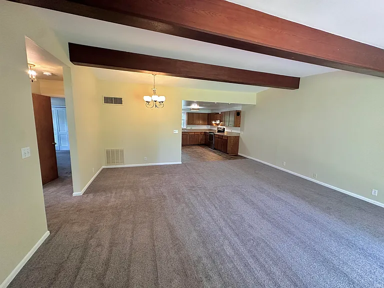 1119 SE Riverside Dr #H — Photo 3