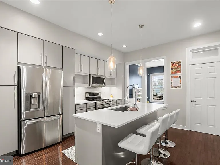 943 N Patterson Park Ave — Photo 8