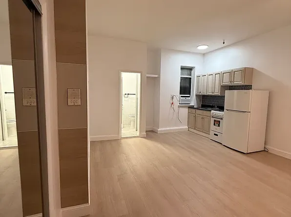 662 4th Ave APT 1F, Brooklyn, NY 11232