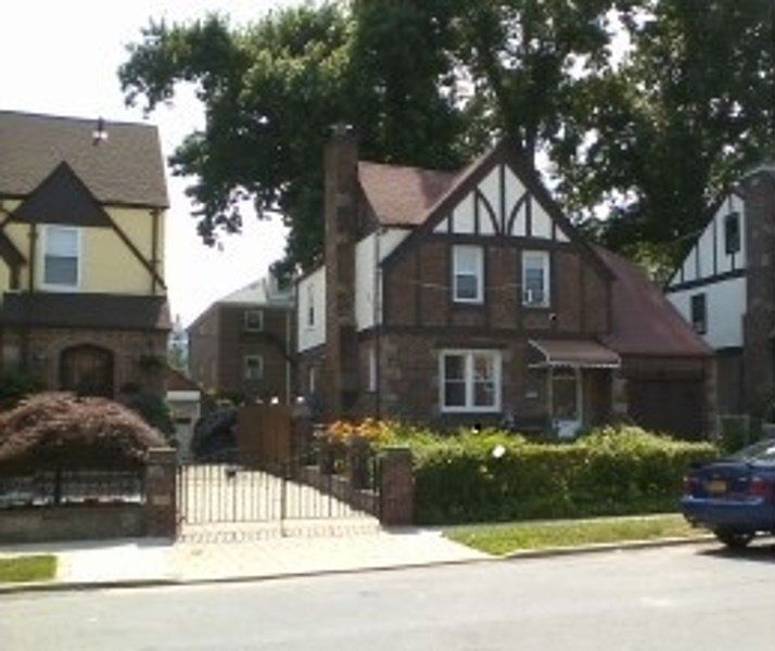 2nd image of 1945 Tenbroeck Ave