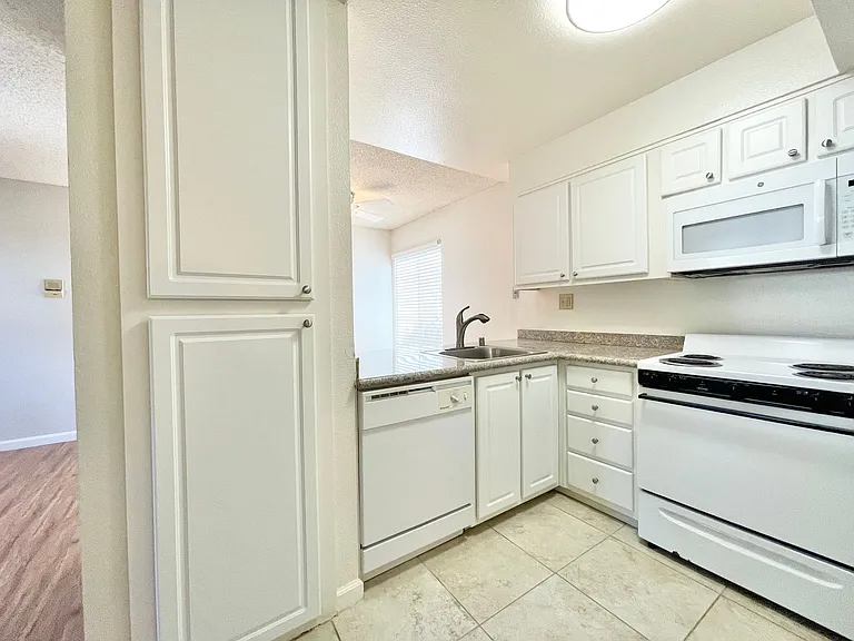 1619 G Street — Photo 17