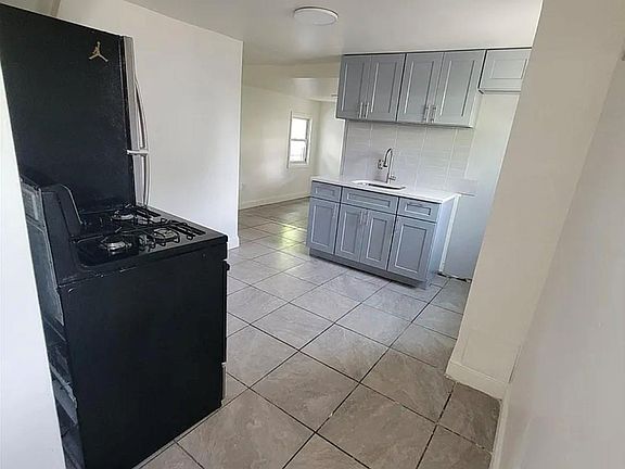 4th image of 255 Underhill Ave