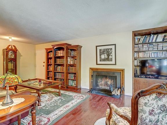 5th image of 388 Sierra Vista Ln