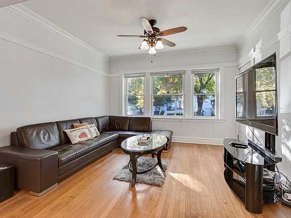 4th image of 2735 Cuyler Ave