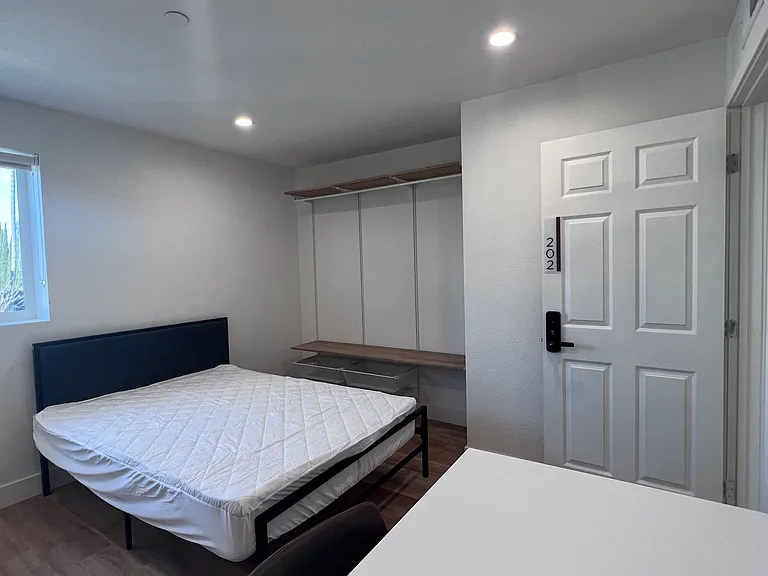1224 W 37th Pl — Photo 76