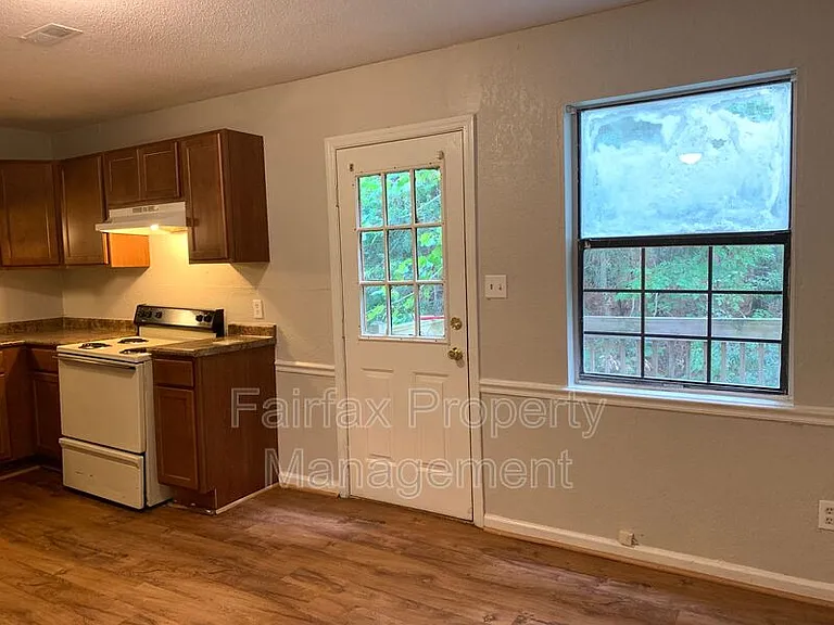 1427 Cherrycrest Dr — Photo 9