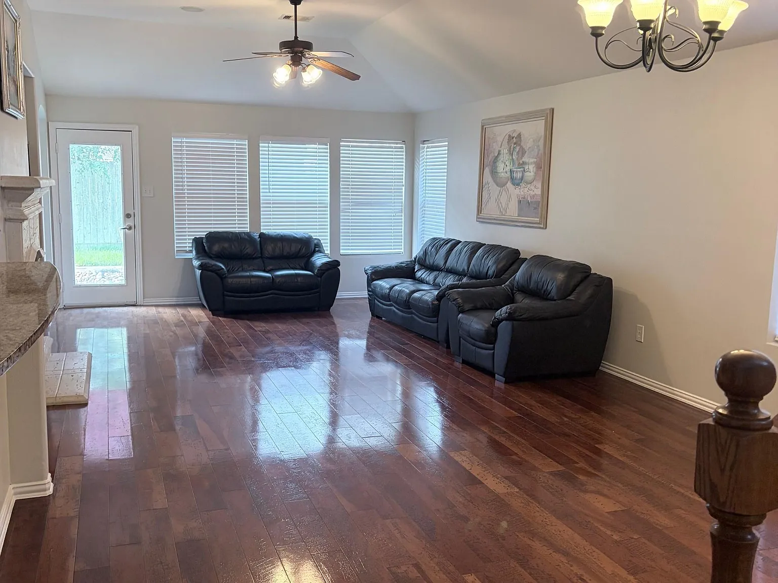 3 bed, 2.5 bath, 2152 sqft, $2,100 — Photo 2