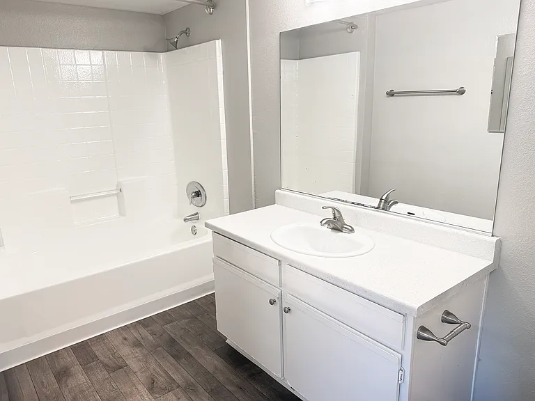 Violet (2 bedroom) master bathroom