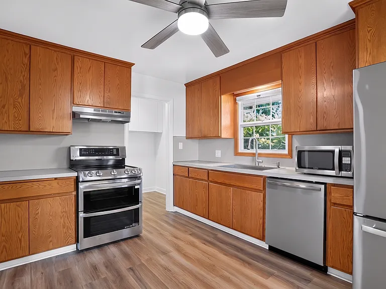 1553 Fir St — Photo 6