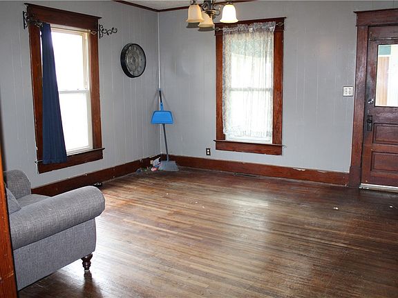 2nd image of 419 W South 2nd St