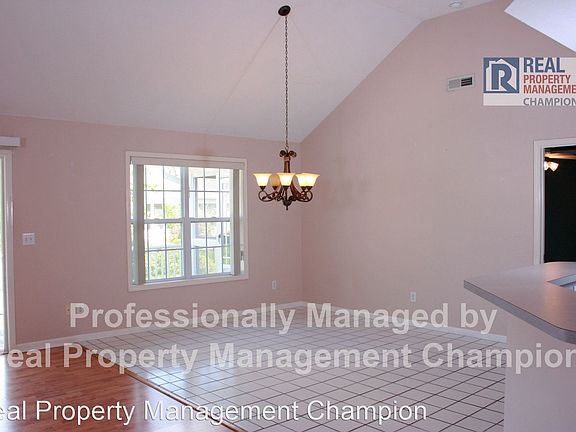3rd image of 912 Potomac Dr
