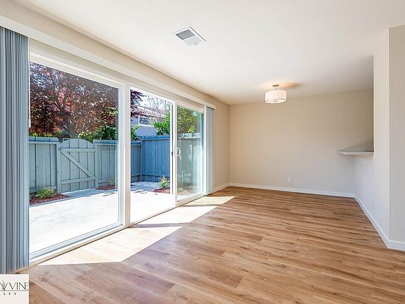 4th image of 4726 Strawberry Ln