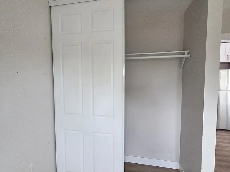 1656 Evergreen Ave #B — Photo 8