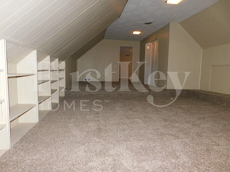4832 Rolling Meadows Dr — Photo 15