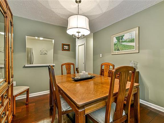 4th image of 339 Central Dr