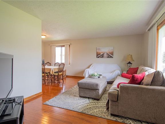 4th image of 34230 Glen Dr