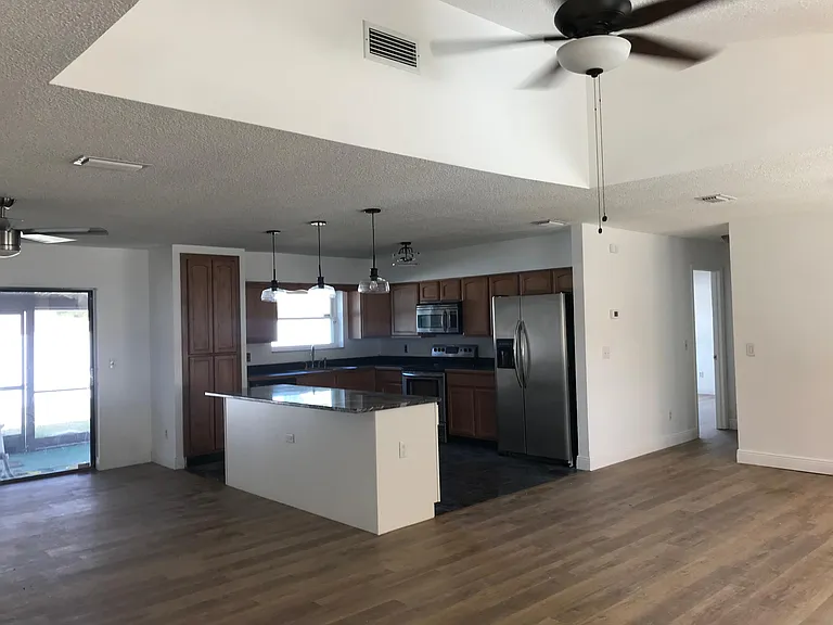 112 Tipperary Dr — Photo 3