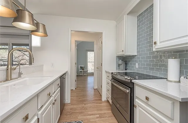 1023 Clubhouse Ln — Photo 5